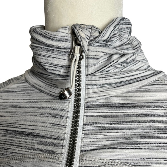 Lululemon jacket size 6 - Picture 7 of 8